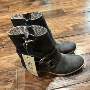 NWT Roxy boots